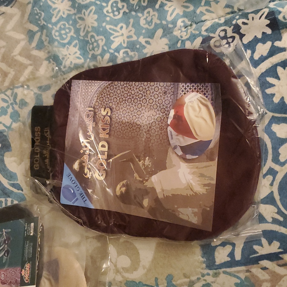 Gold Kiss Exfoliating Glove and  Honey Savon Beldi Set